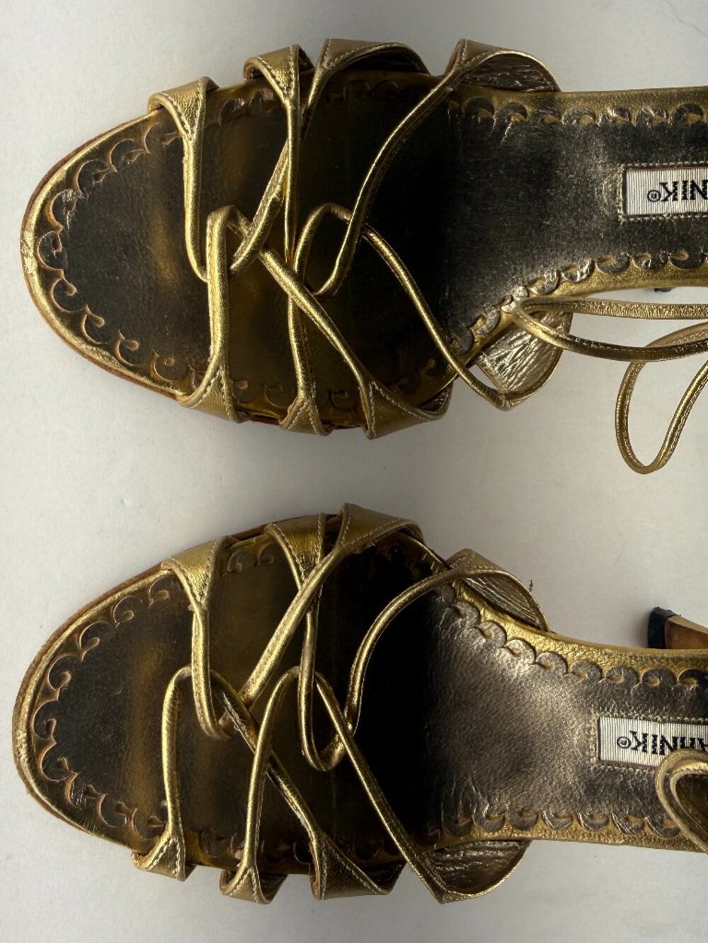 MANOLO BLAHNIK METALLIC GOLD LEATHER STRAPPY ANKLE WRAP SANDALS - Picture 4 of 10